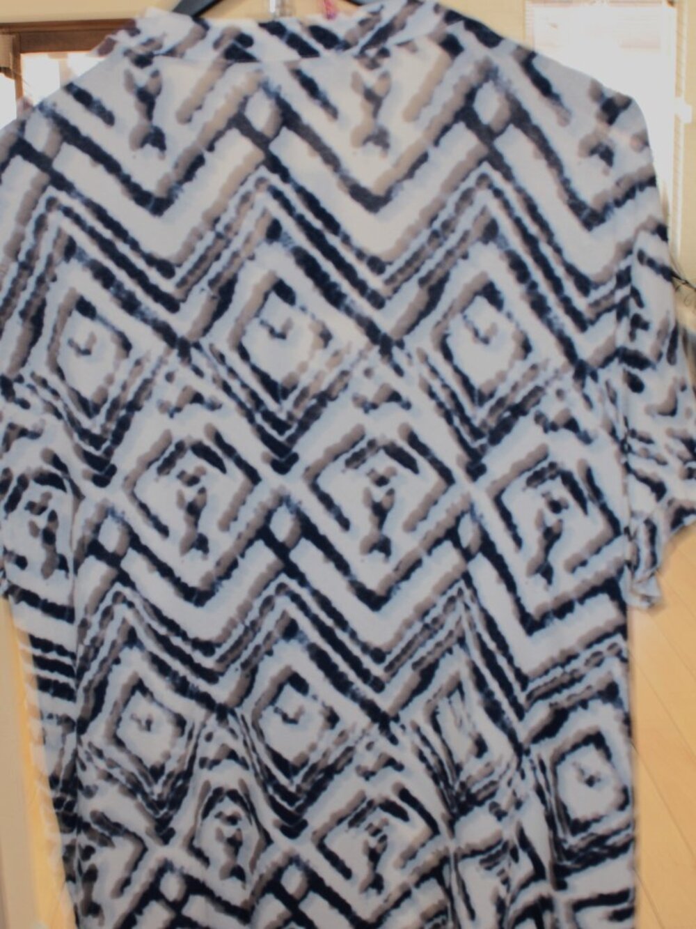 NWT Belle by Belldini XL Blue White Geo Button Top - Picture 3 of 6